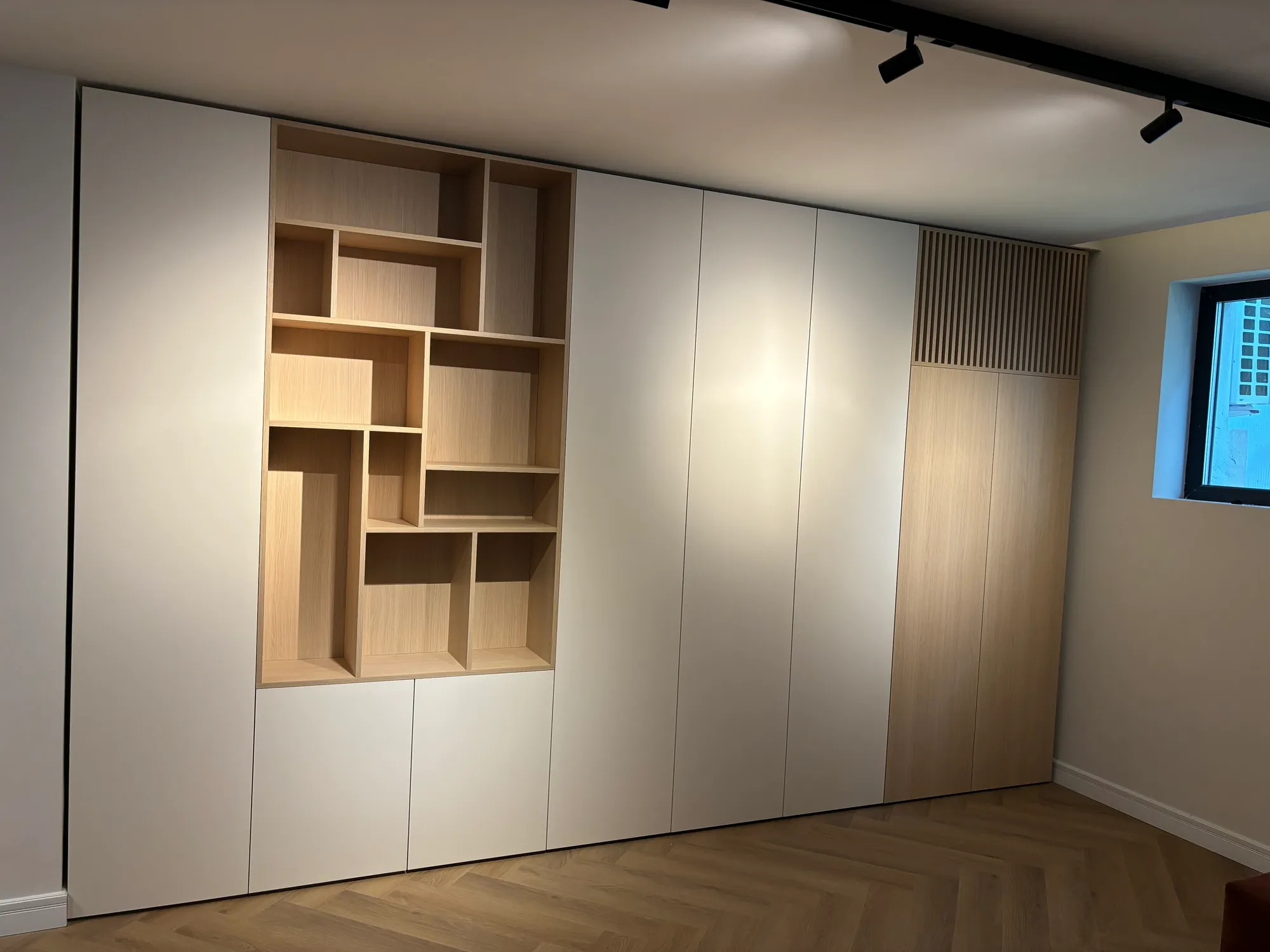Living SEBMOB — proiect 28